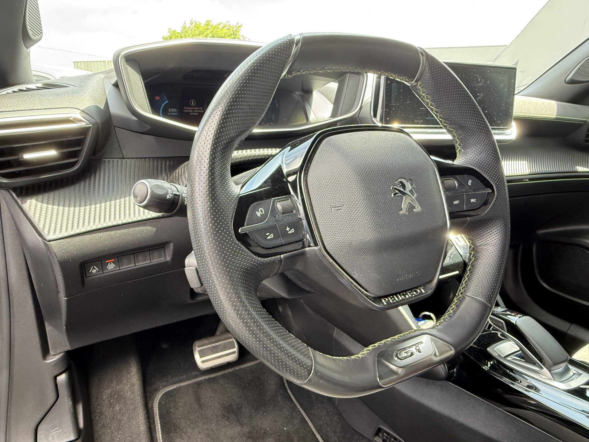 Hoofdafbeelding Peugeot e-2008
