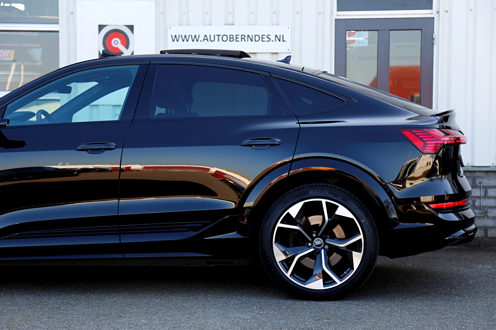 Hoofdafbeelding Audi e-tron