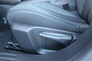 Peugeot 2008 Peugeot 2008 1.2 100PK ALLURE | DRAADLOZE APPLE CARPLAY/ANDROID AUTO | ACHTERUITRIJ CAMERA | PARKEERSENSOREN VOOR EN ACHTER | NAVIGATIE | CLIMATE CONTROL | LICHTMETALEN VELGEN 17