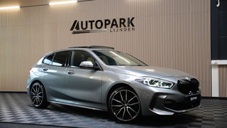 BMW 1-serie 118i M Sport/PANO/Harman/Kardon/BMW garantie/LED/Sfeerverlichting/Carplay/Vol!