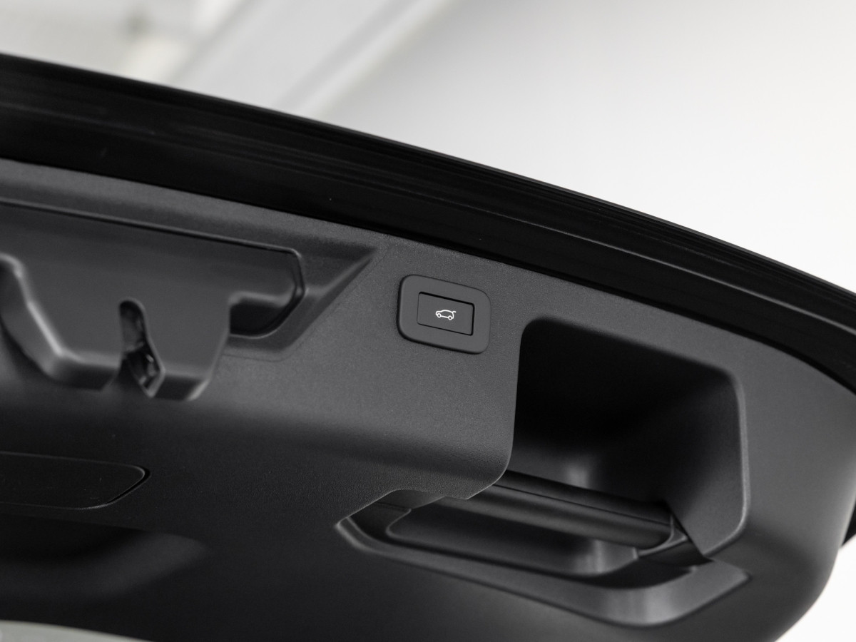 Land Rover-Discovery Sport-image-12