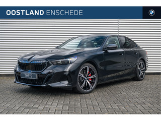 BMW i5 eDrive40 M Sport / Panoramadak / Trekhaak / Parking Assistant Plus / Stoelventilatie / Adaptieve LED / Live Cockpit Professional