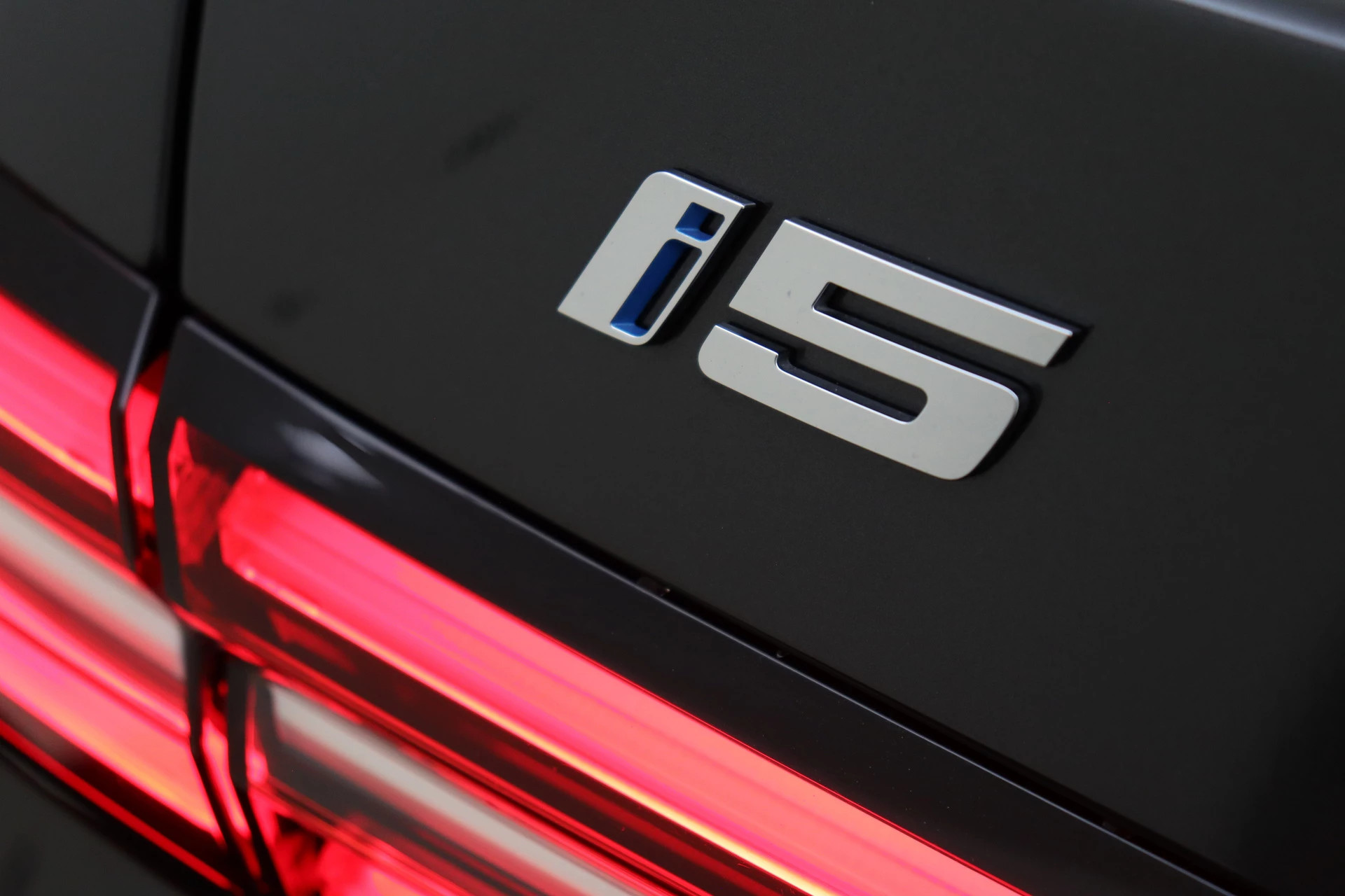 Hoofdafbeelding BMW i5