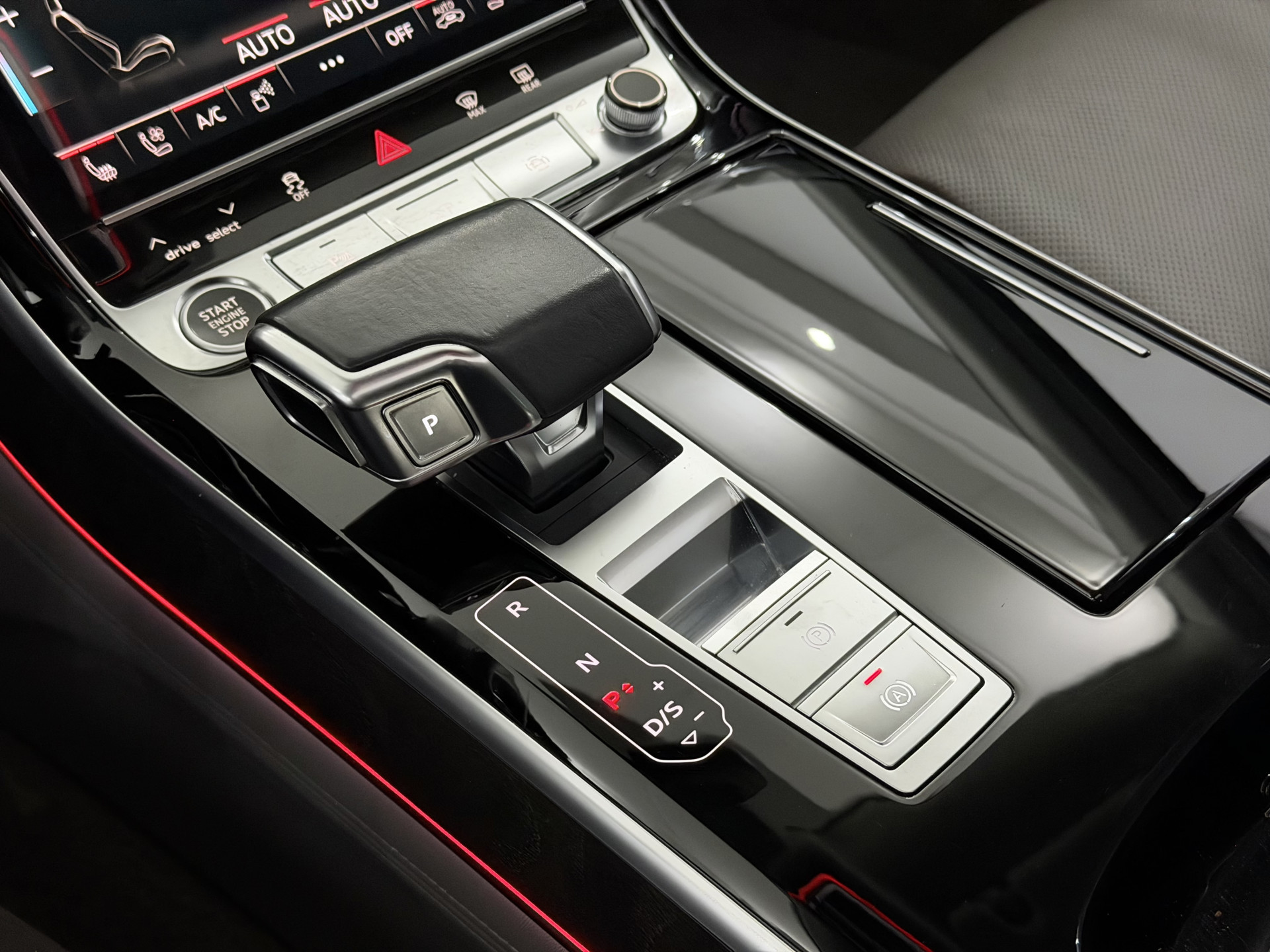 Hoofdafbeelding Audi A8