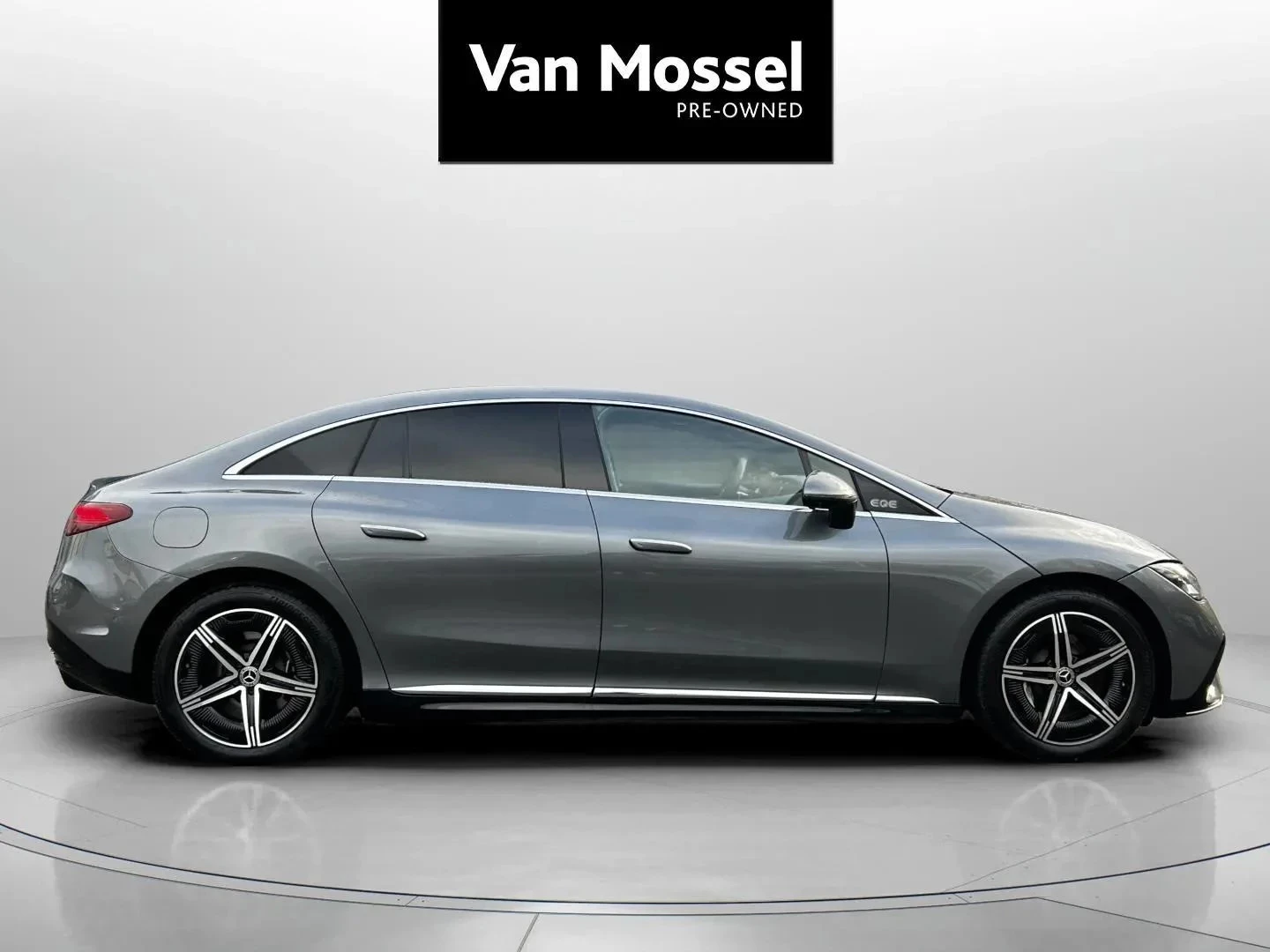 Mercedes-Benz-EQE-image-3