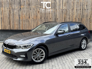 BMW 3-serie Touring 320e High Executive Automaat | Trekhaak elektrisch | Navigatiesysteem | Laser LED | Draadloze telefoonlader | Apple CarPlay | Getint glas | Metallic lak | Sportleer | Parkeersensoren voor en achter
