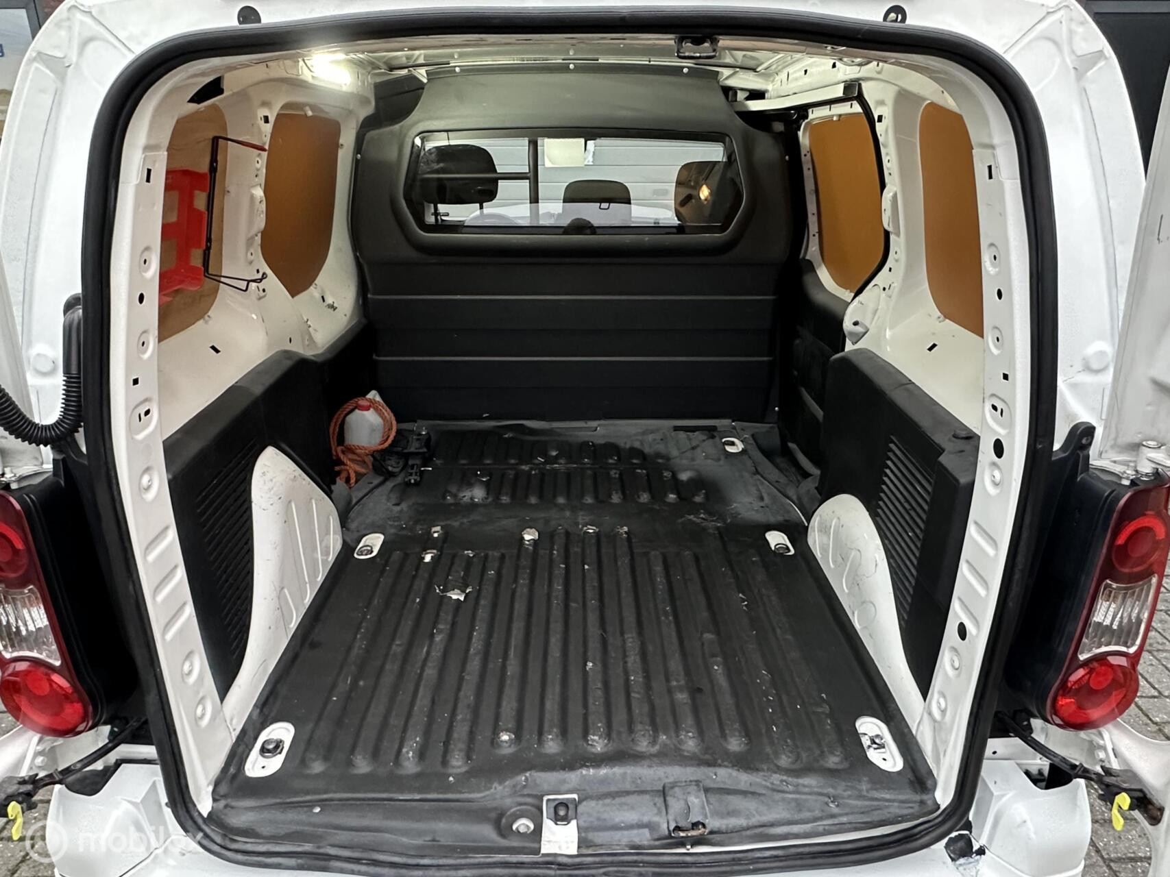 Hoofdafbeelding Peugeot Partner