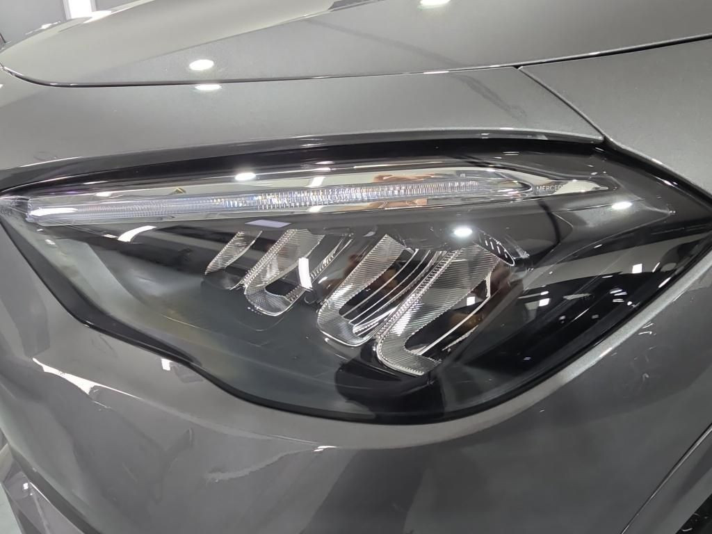 Mercedes-Benz-GLA-image-11