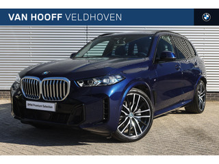 Hoofdafbeelding BMW X5 BMW X5 xDrive50e High Executive M Sport Automaat / Panoramadak Sky Lounge / Trekhaak / Parking Assistant Professional / Adaptieve LED / Soft-Close / Integral Active Steering
