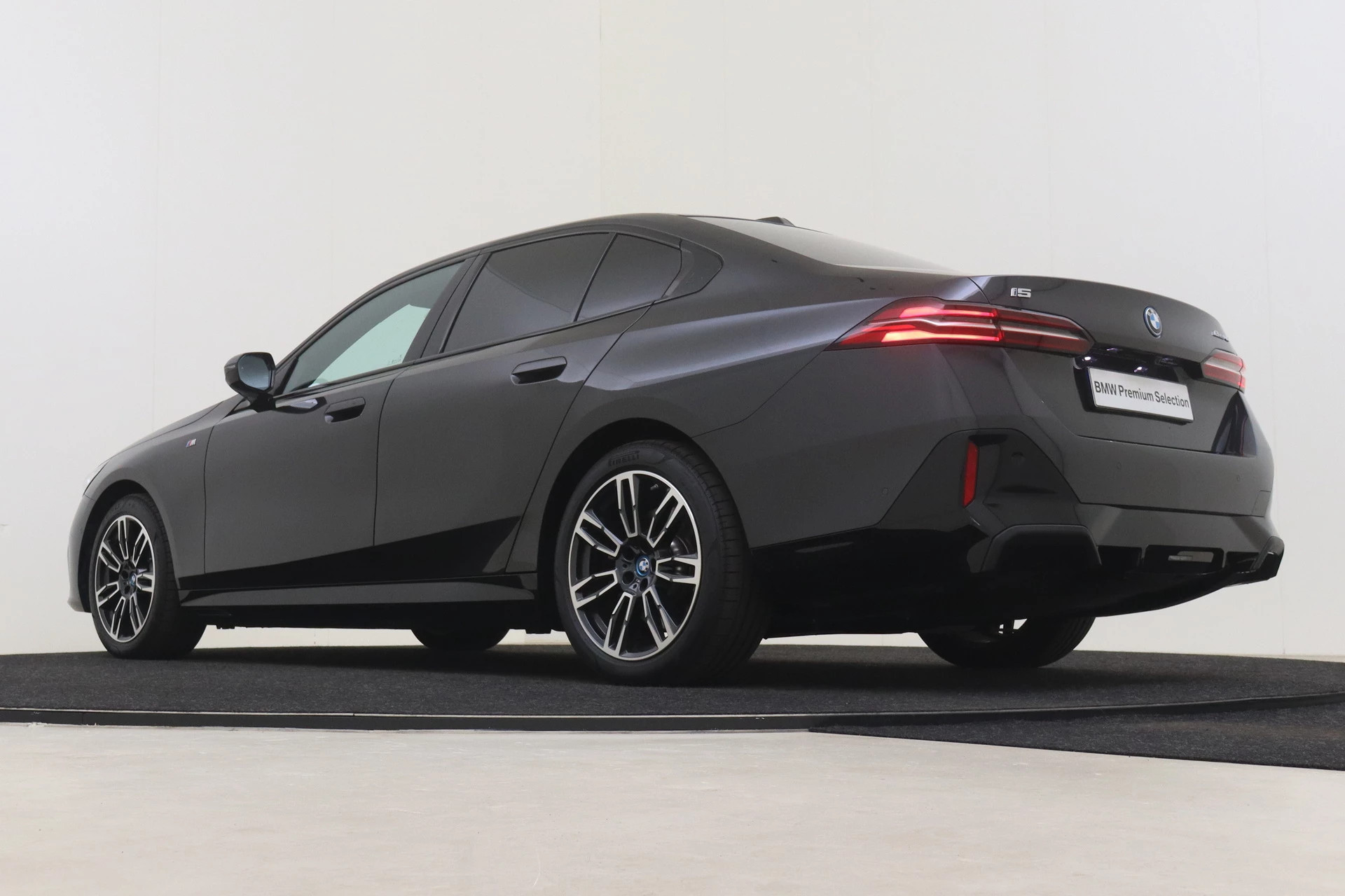 Hoofdafbeelding BMW i5