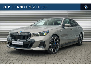 BMW 5 Serie 550e xDrive M Sport Automaat / Panoramadak / Adaptief onderstel professional / Parking Assistant Professional / Stoelventilatie / Bowers & Wilkins / Adaptieve LED / Live Cockpit Professional
