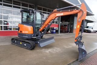 Hoofdafbeelding Atlas AC35UF Minigraver 3.85 ton 34 Draaiuren Atlas AC35UF Minigraver 3.85 ton 34 Draaiuren Nr. V250 | Vol Options | Airco |  LEASE € 879,-pm 36mnd slotsom € 15000,-