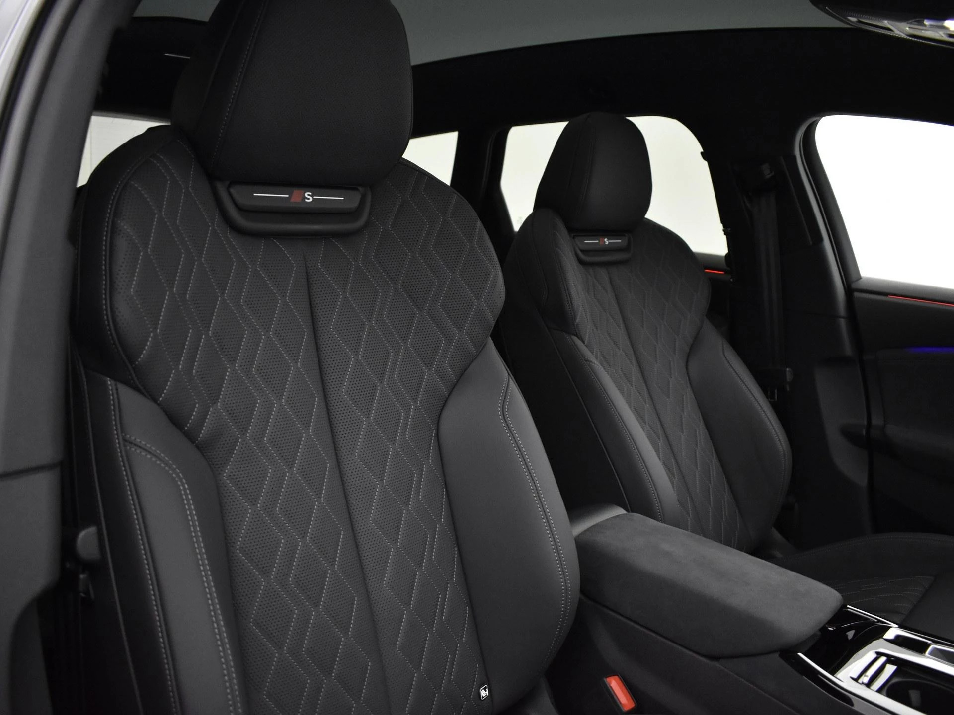 Hoofdafbeelding Audi S6 Avant e-tron
