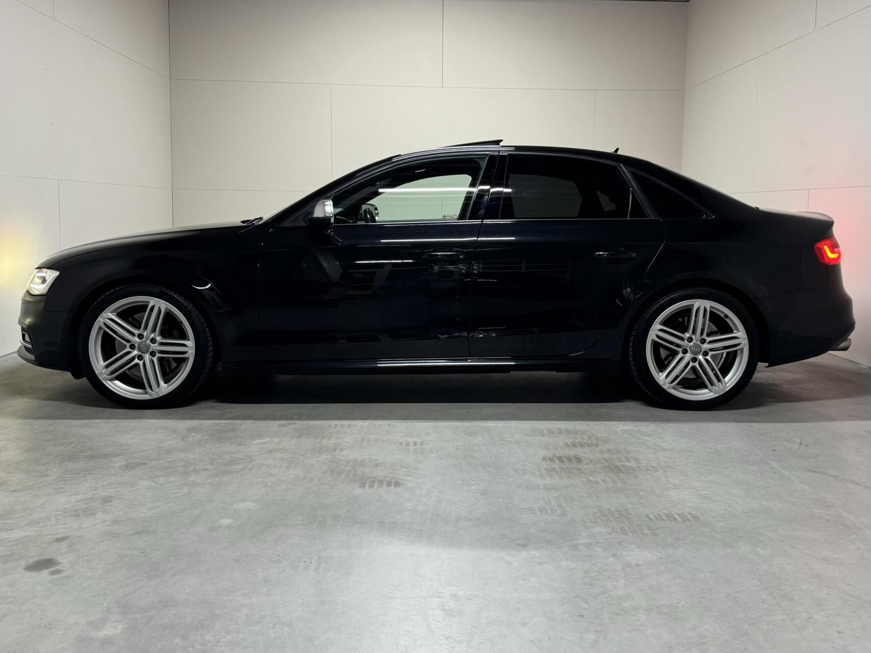 Hoofdafbeelding Audi S4