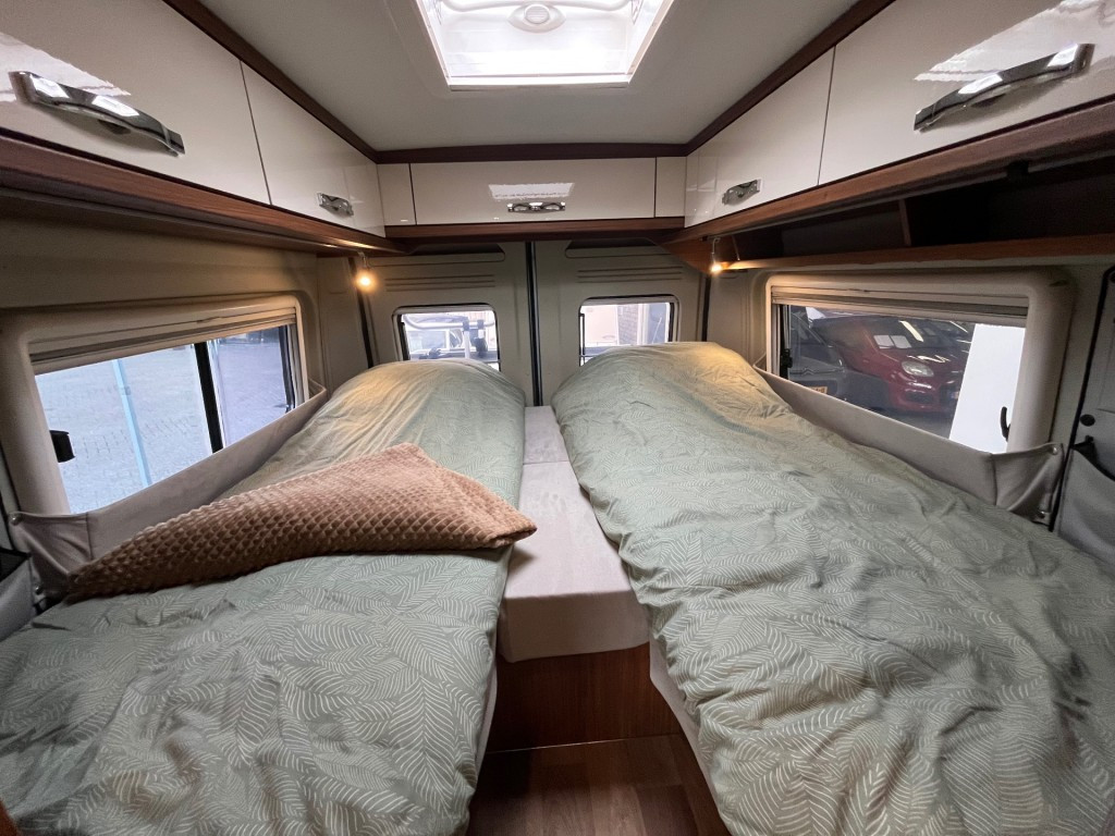 Hoofdafbeelding Pössl Globecar 640 Enkele Bedden Zopnnepaneel