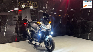 Hoofdafbeelding Honda X-ADV Honda 750 X-ADV 750 X-ADV Custom A2 | FULL | AKRA | SPOTJES |