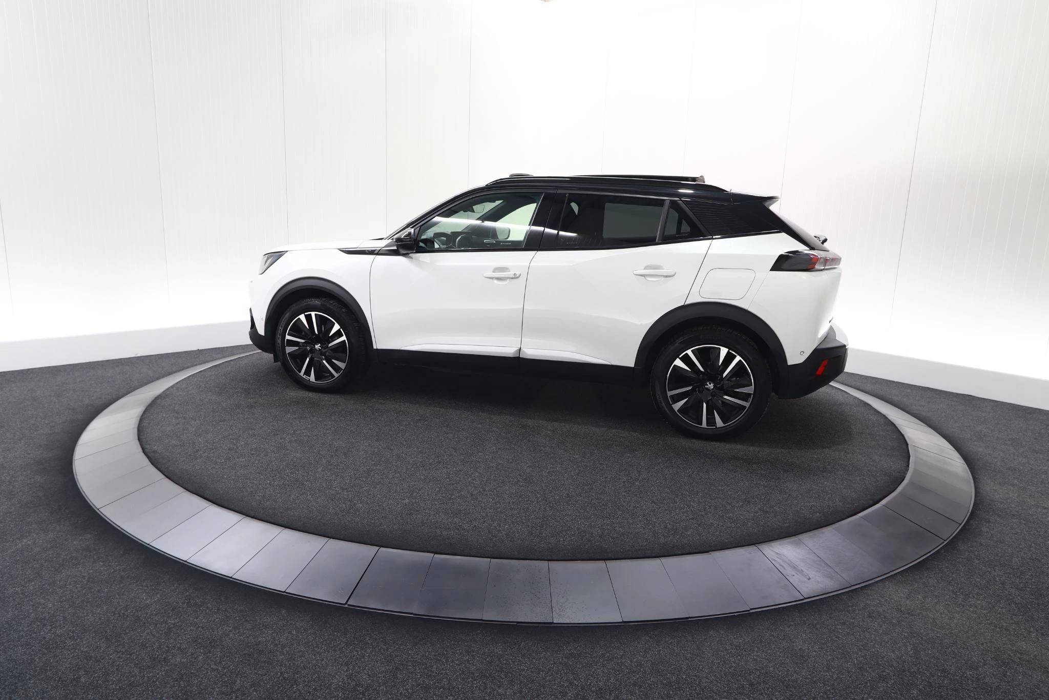 Hoofdafbeelding Peugeot e-2008