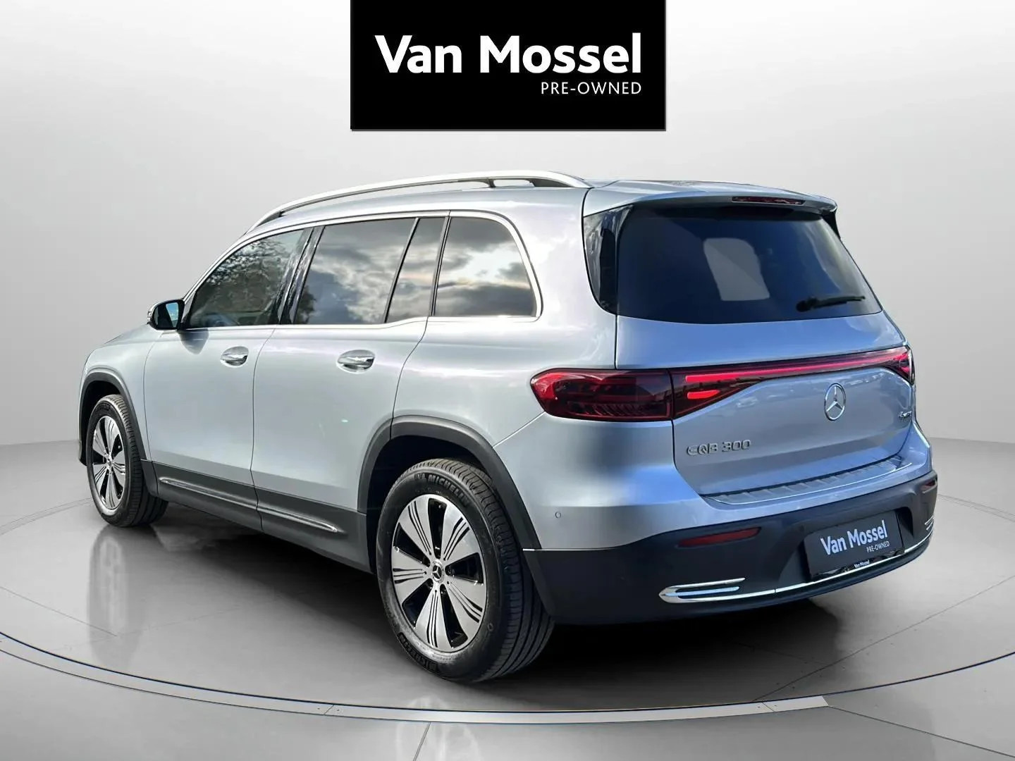 Mercedes-Benz-EQB-image-6