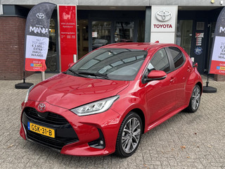 Hoofdafbeelding Toyota Yaris Toyota Yaris Hybrid 130 EXECUTIVE STOELVERW 17'' LM-VELGEN 4S-BANDEN  BLIND SPOT PARK-SENSOREN NAVI CAMERA APPLE/ANDROID CLIMA NL-AUTO