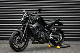 Yamaha Tour MT- 09 ABS 119PK 2023 NIEUWSTAAT / COMPLETE DOCUMENTATIE / CUSTOM YOSHIMURA / QUICK SHIFT / DIRECT RIJDEN/ FULL