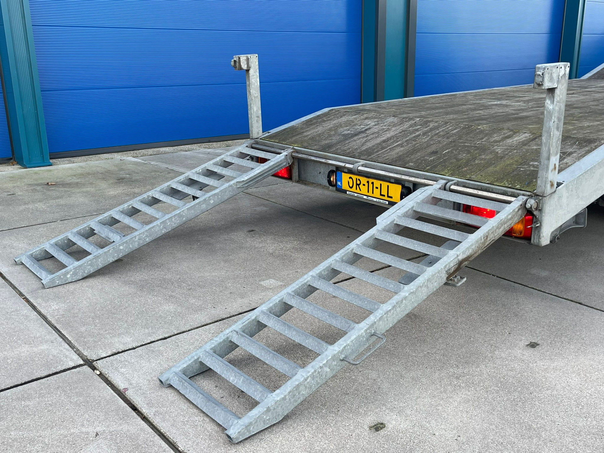 Hoofdafbeelding Iveco 40C16 Be-Trekker +  Semi Dieplader Veldhuizen 7.5 M Automaat / Nieuwstaat!