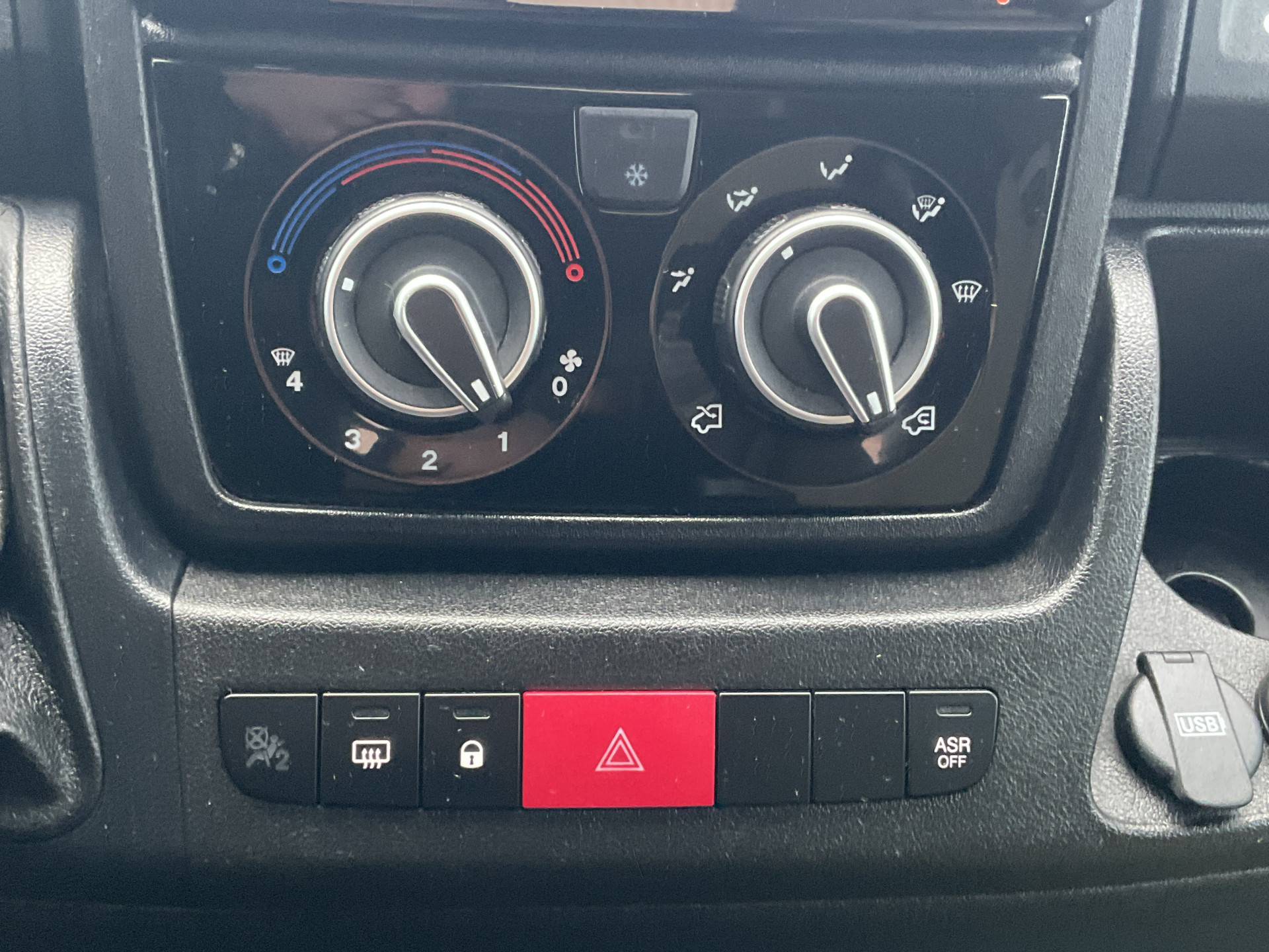 Hoofdafbeelding Knaus R07