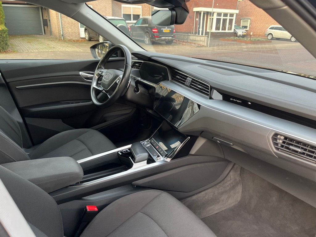 Hoofdafbeelding Audi e-tron