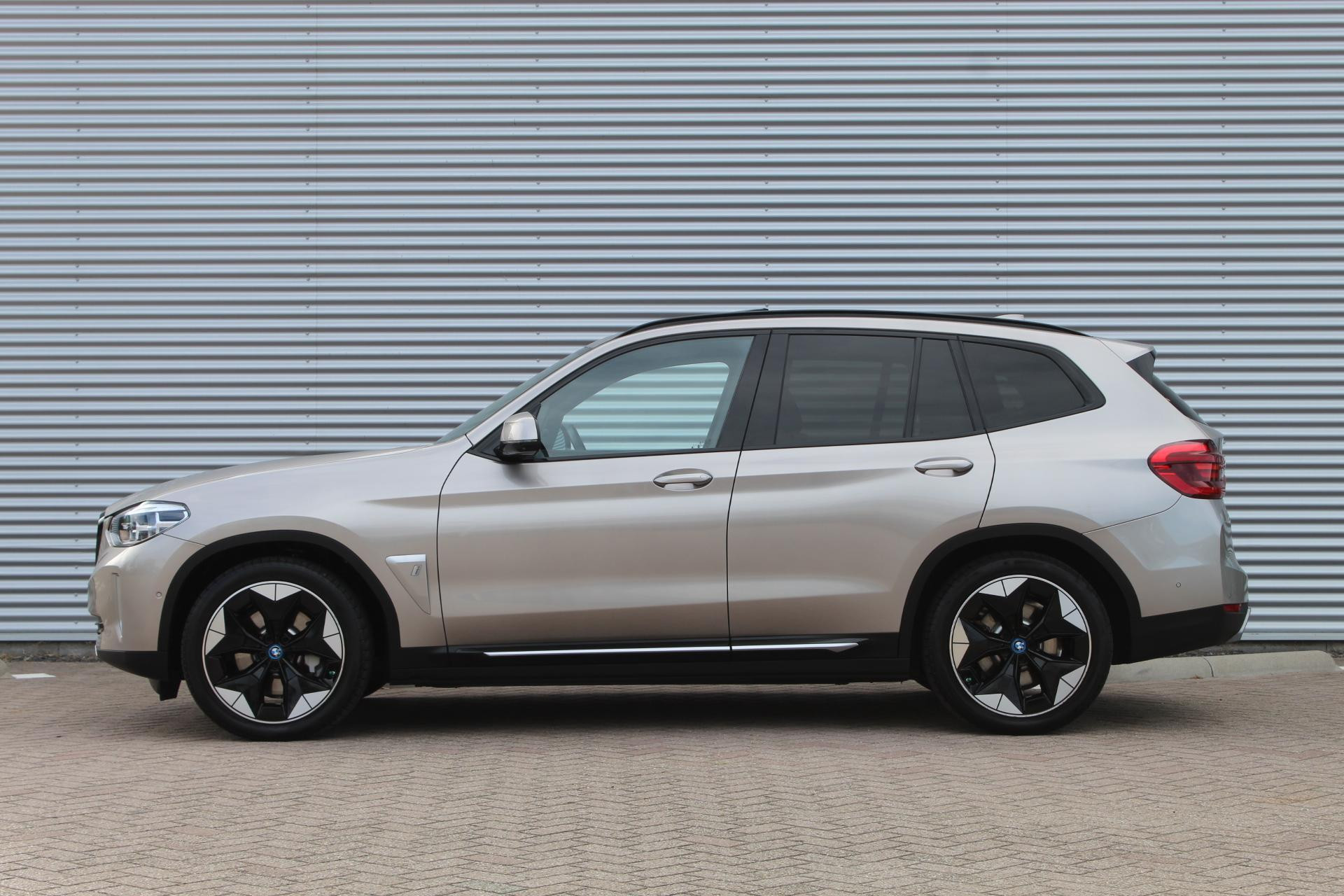 Hoofdafbeelding BMW iX3