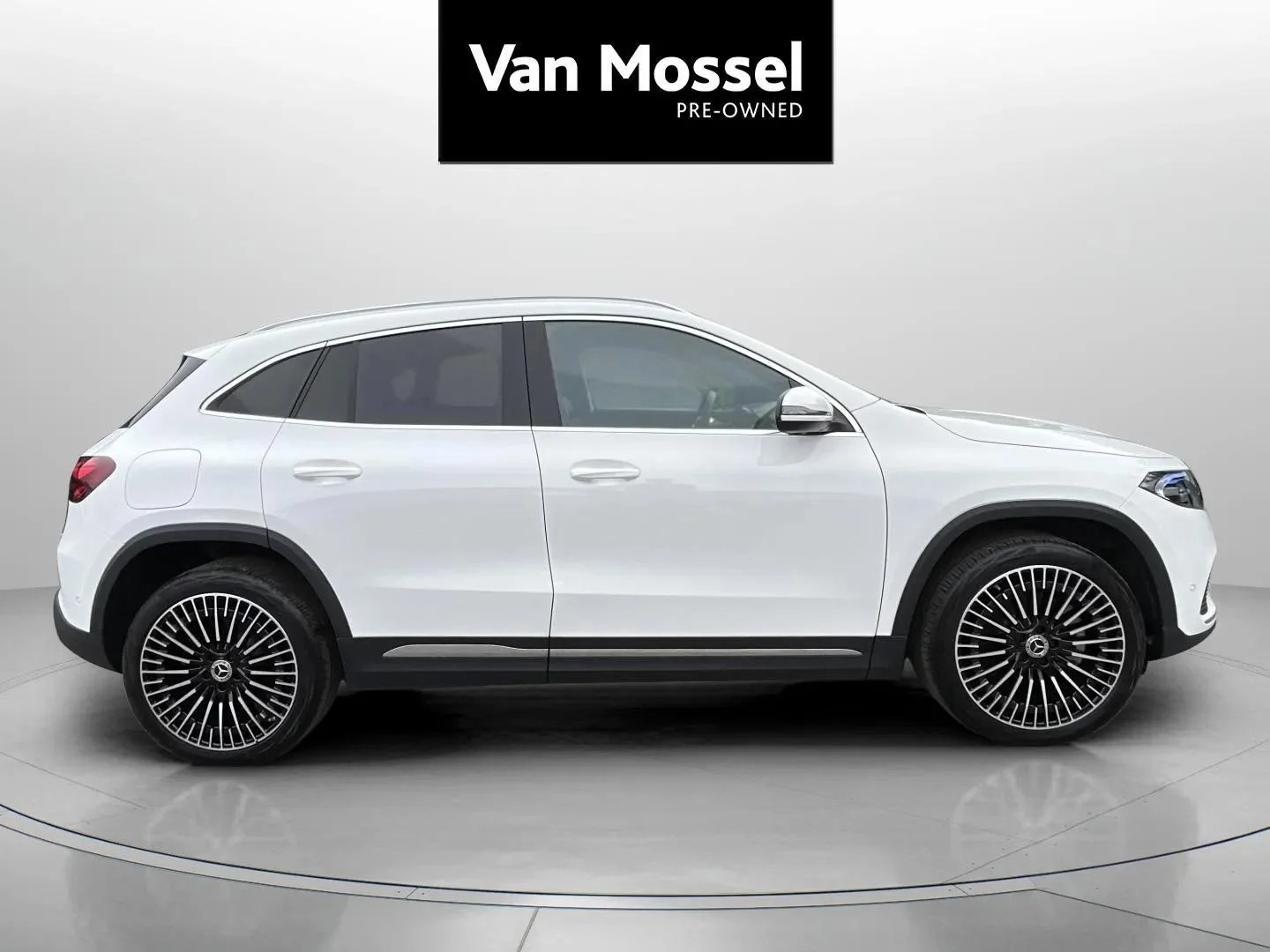 Mercedes-Benz-EQA-image-3