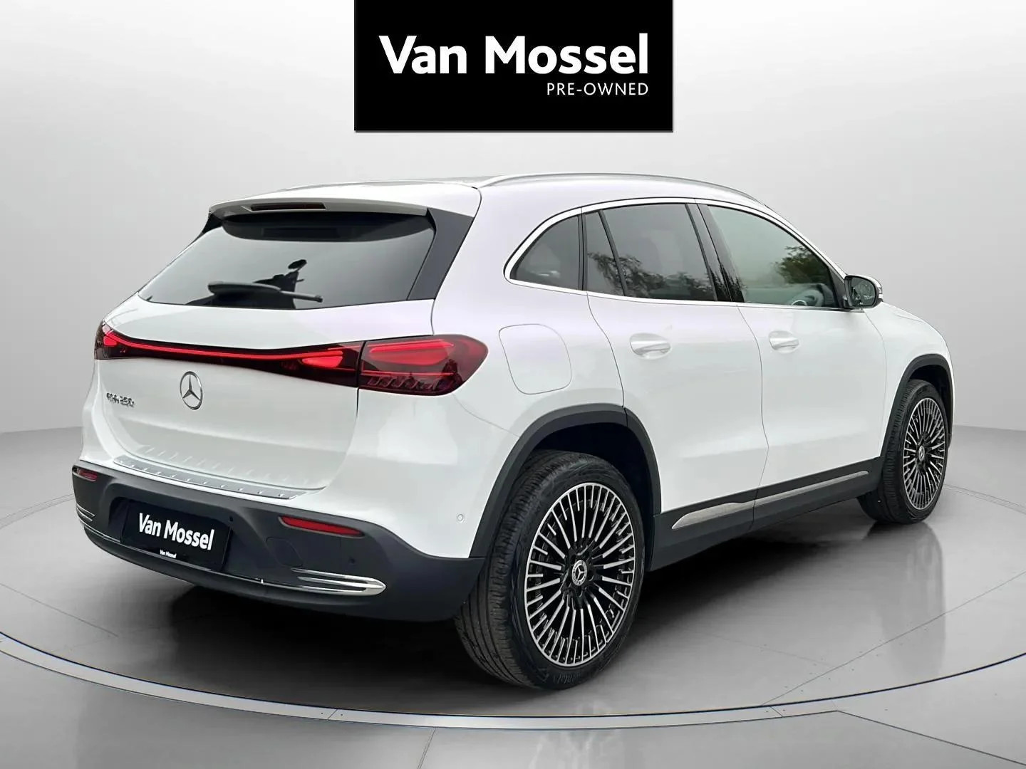 Mercedes-Benz-EQA-image-4