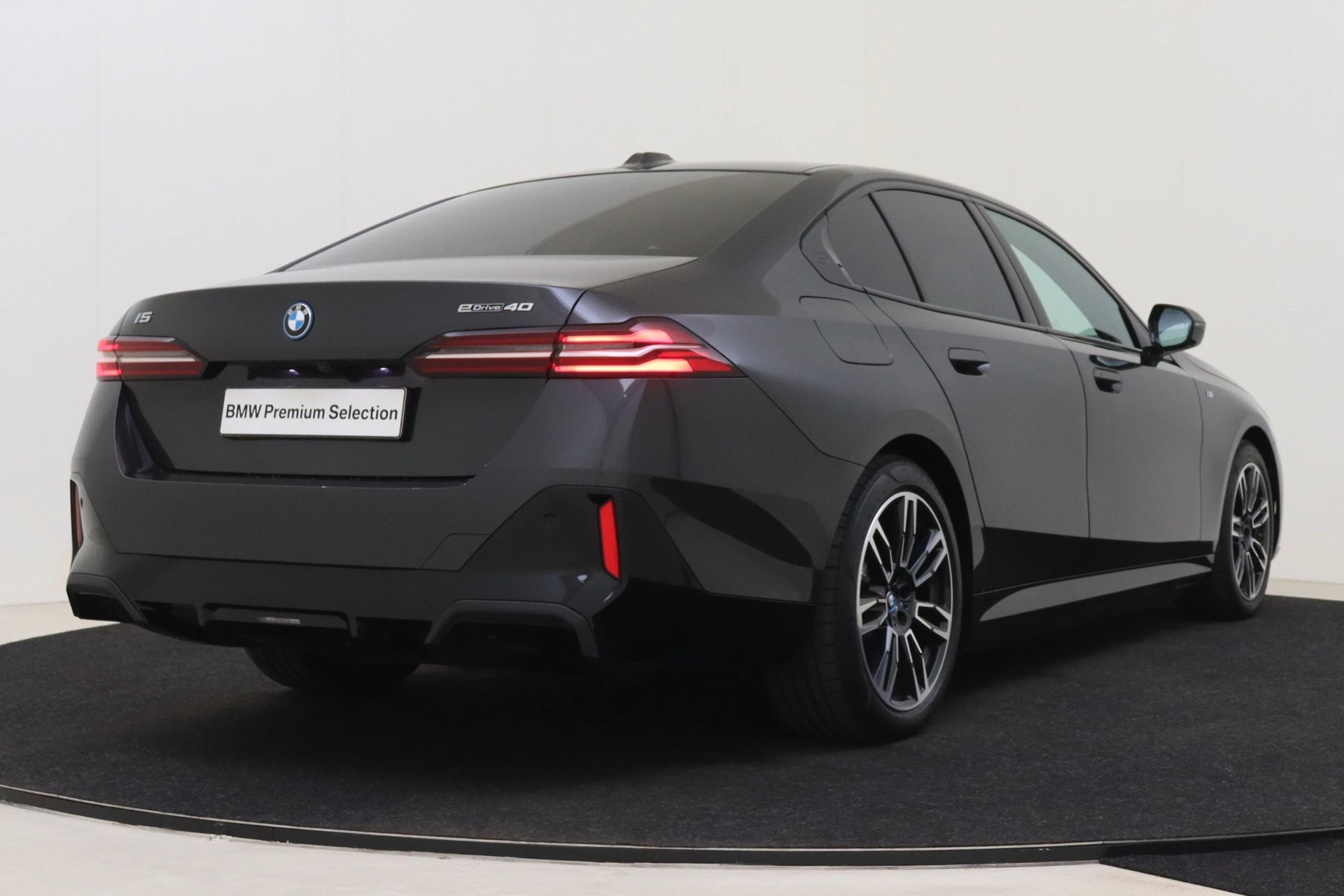 Hoofdafbeelding BMW i5