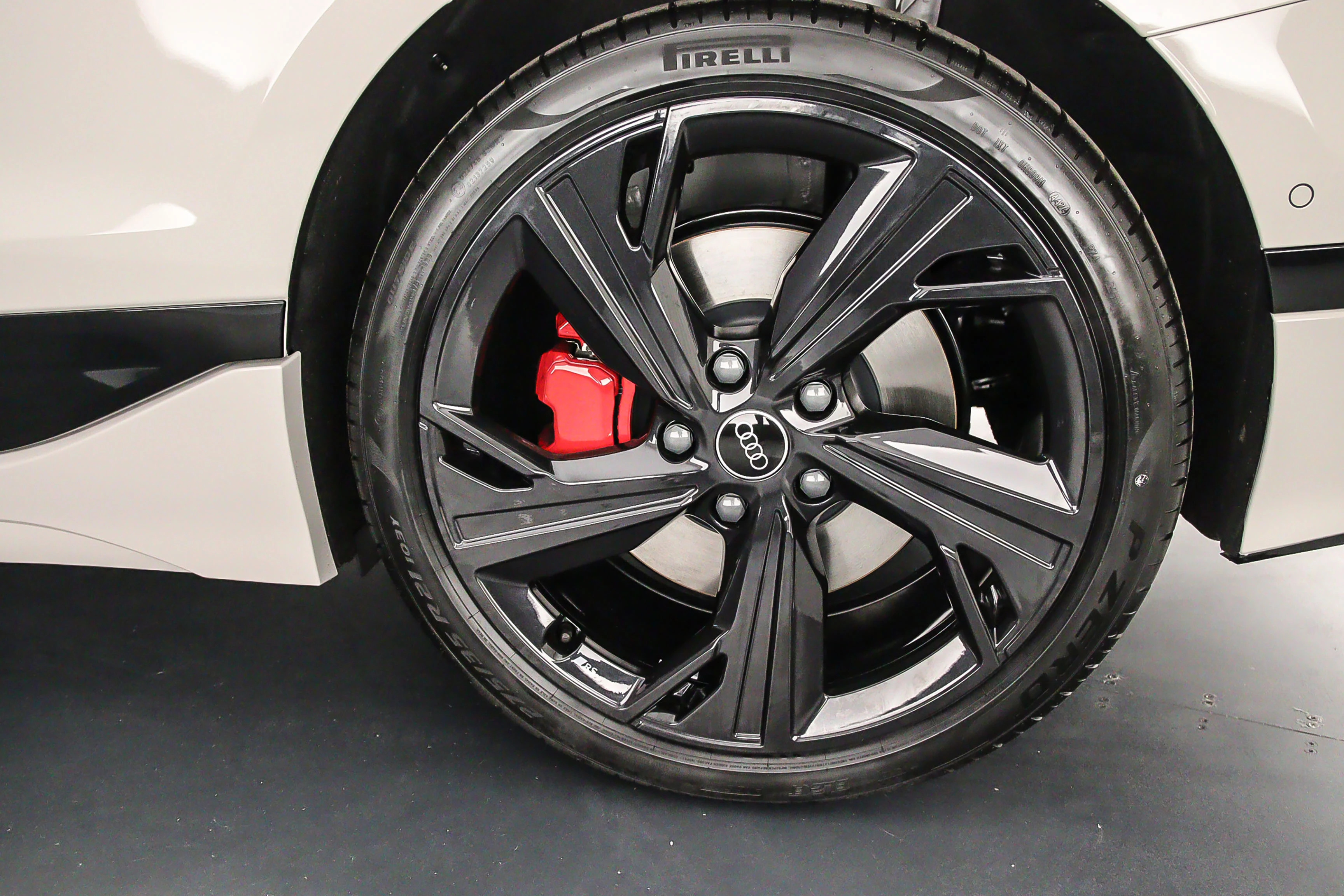 Hoofdafbeelding Audi A6 Avant e-tron