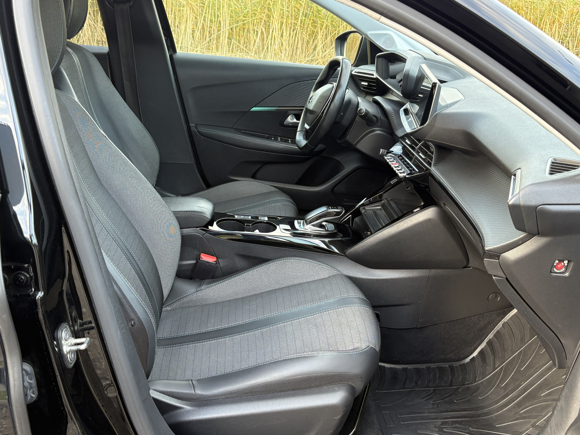 Hoofdafbeelding Peugeot e-208