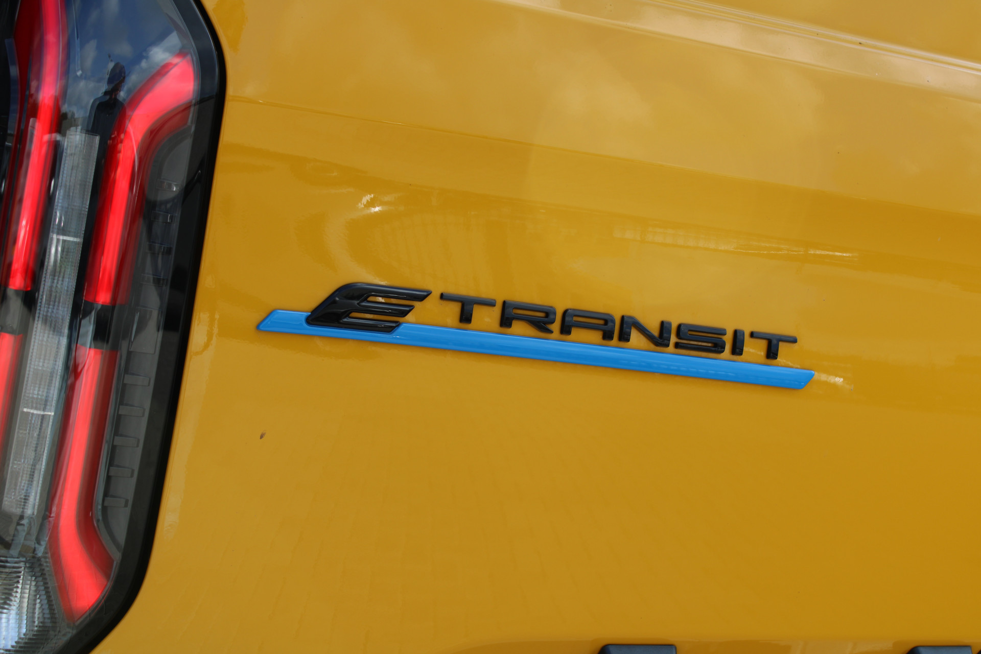 Hoofdafbeelding Ford E-Transit Custom