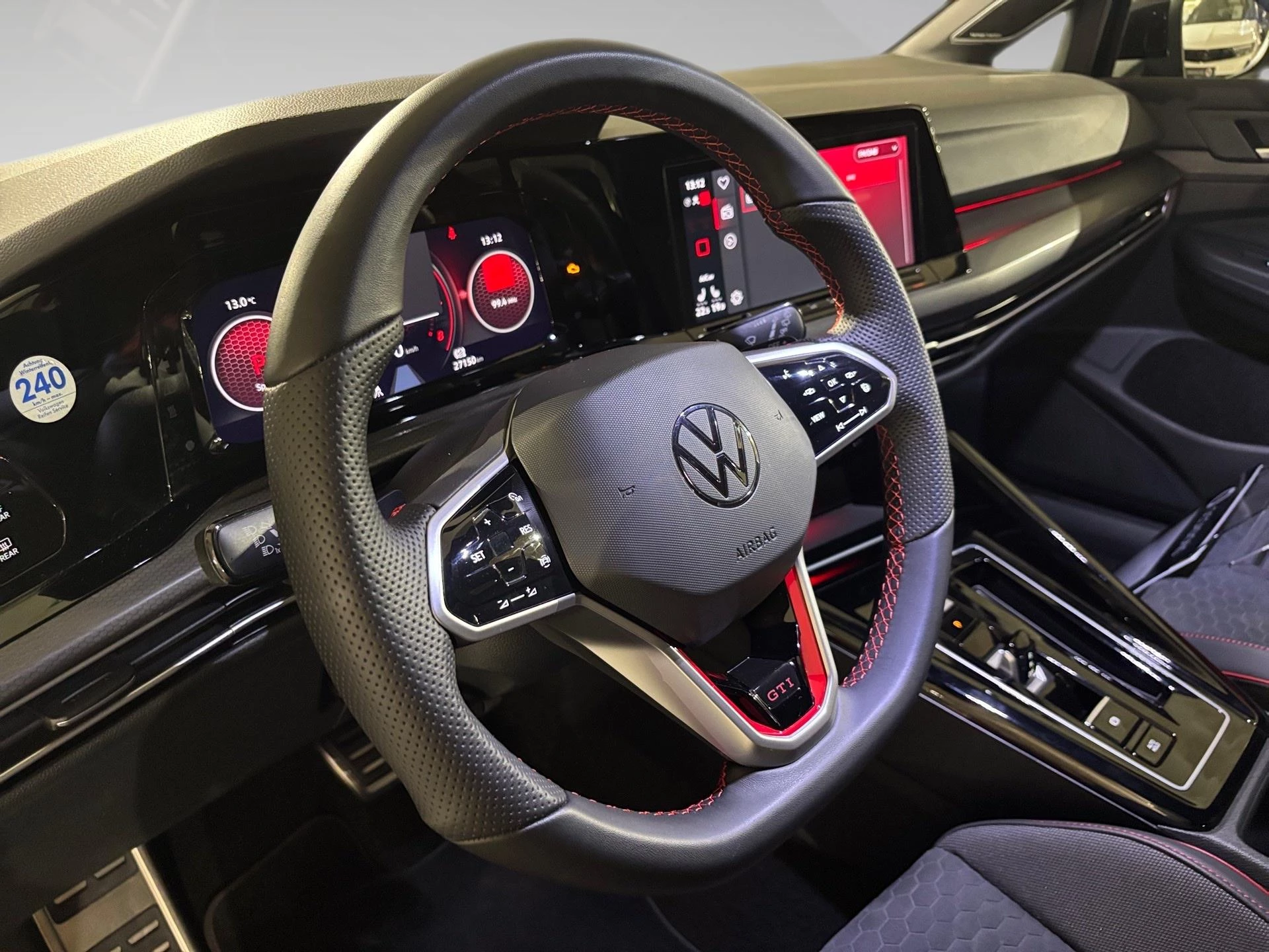 Volkswagen-Golf-image-7