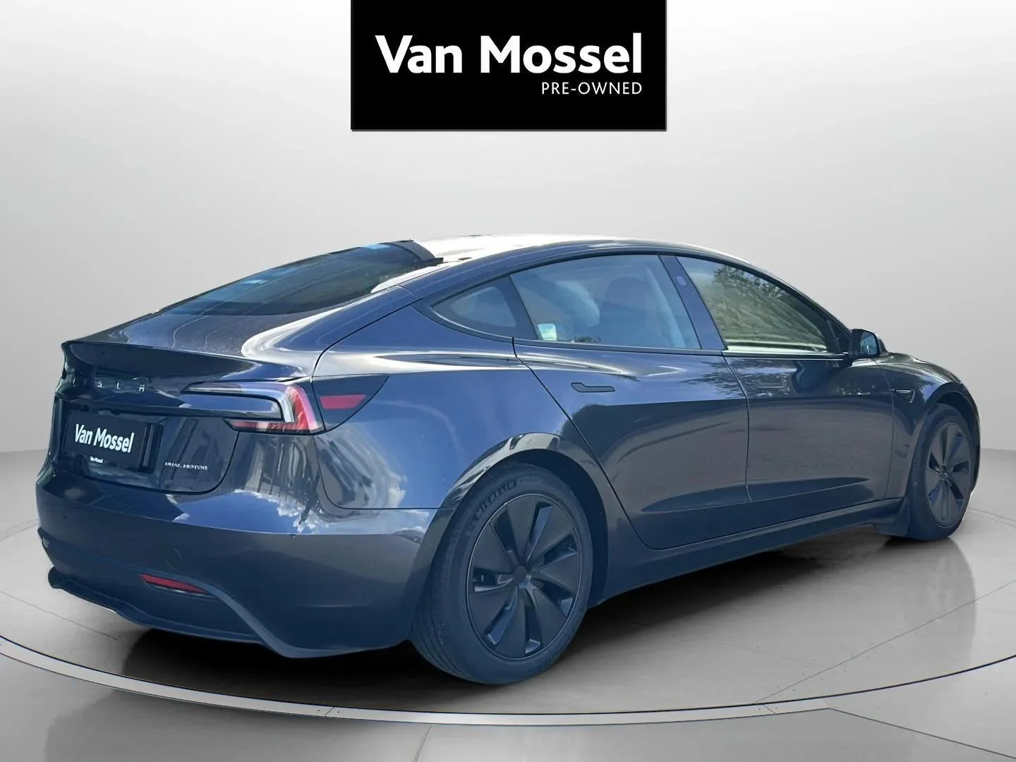Tesla-Model 3-image-4