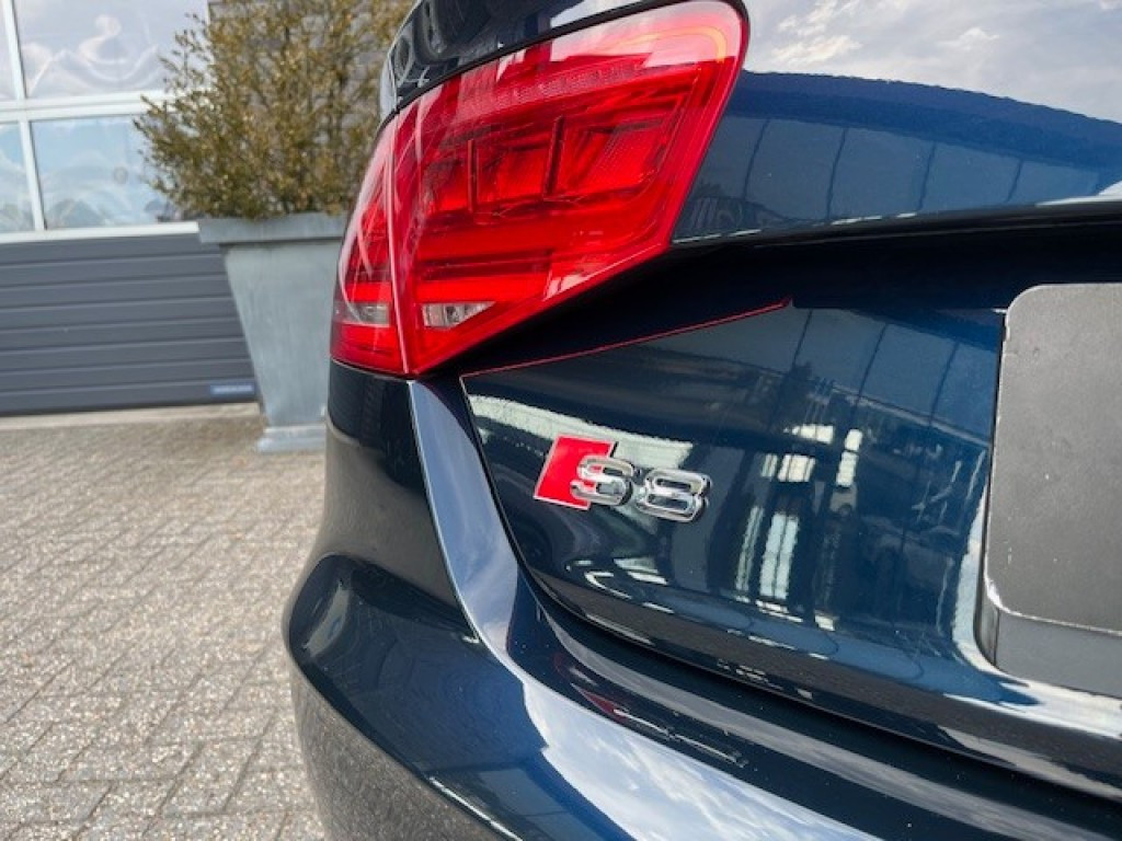 Hoofdafbeelding Audi S8