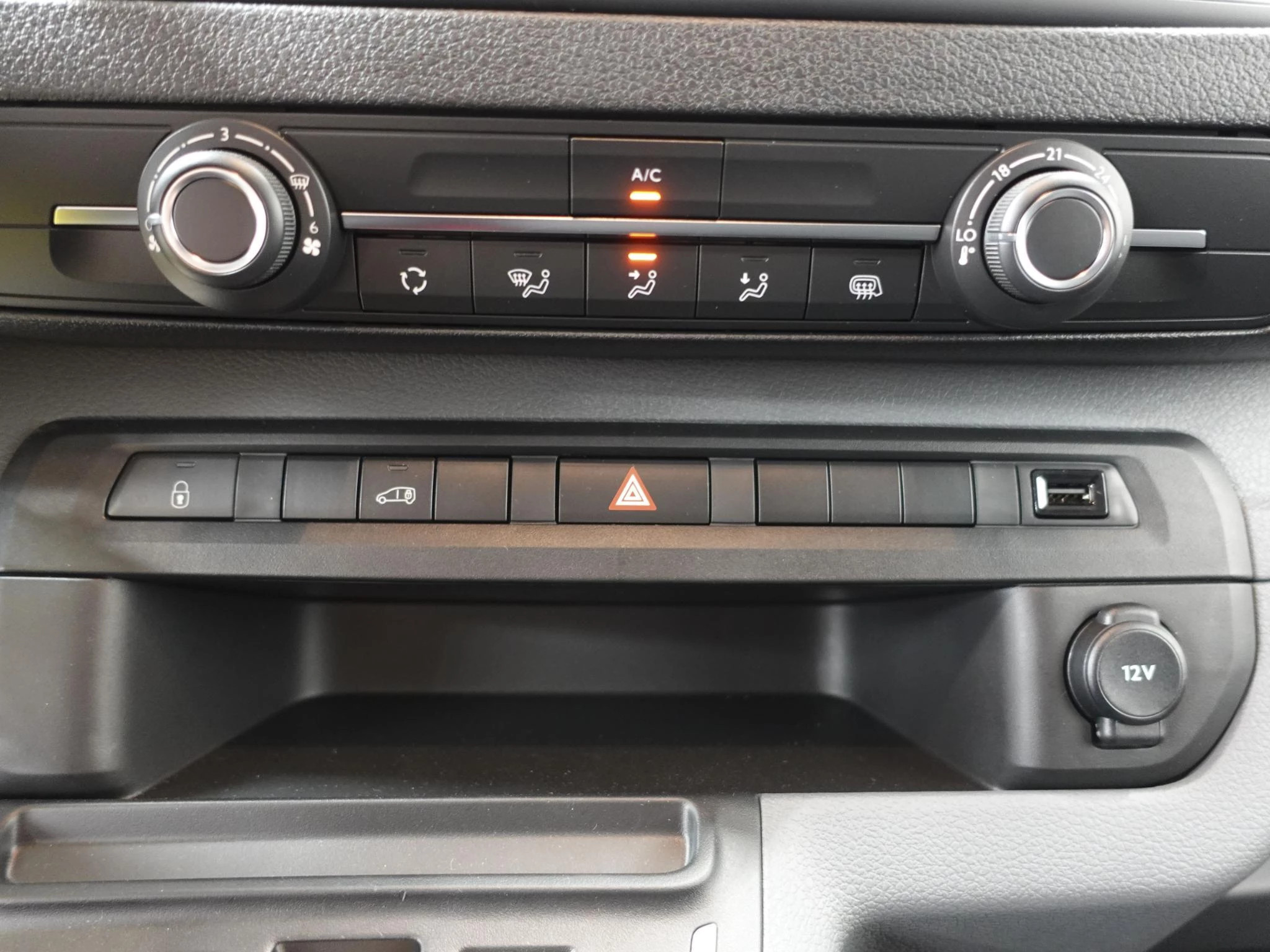 Hoofdafbeelding Peugeot e-Expert