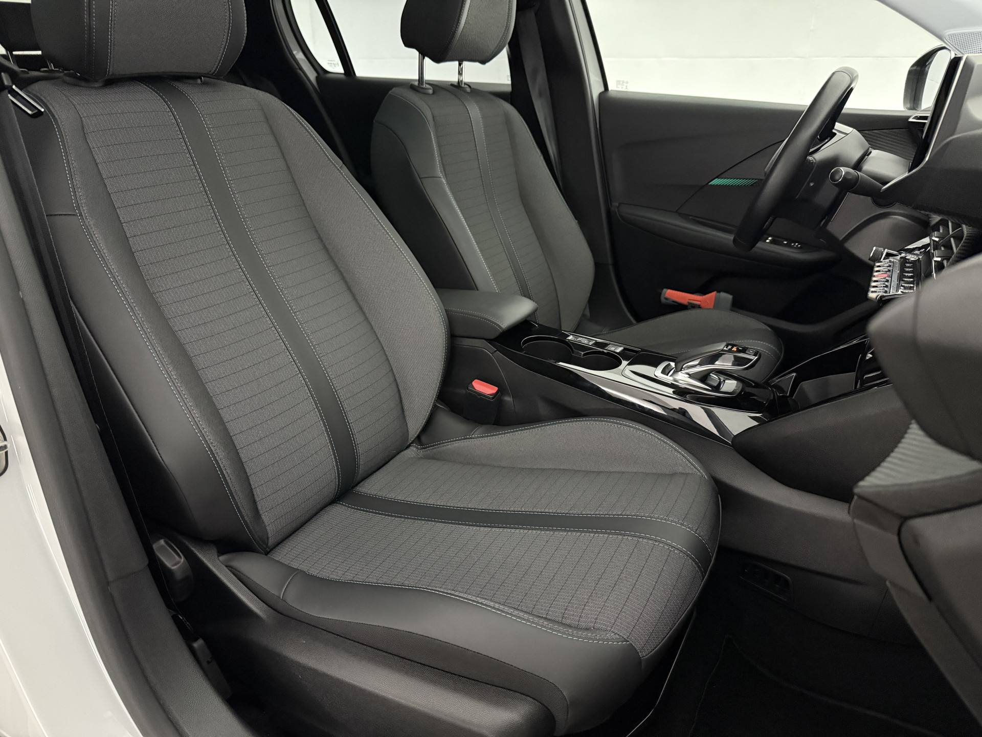 Hoofdafbeelding Peugeot e-208