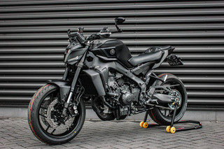 Hoofdafbeelding Yamaha MT 09 Yamaha Tour MT- 09 ABS 119PK 2025 NEW UIT VOORRAAD / COMPLETE DOCUMENTATIE / CUSTOM SC EXHAUST / QUICK SHIFT / DIRECT RIJDEN/ FULL