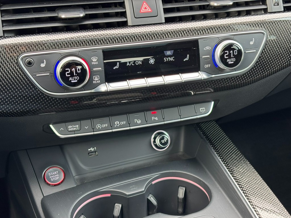 Hoofdafbeelding Audi S4