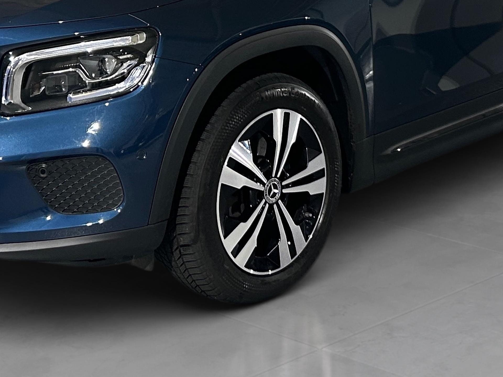 Mercedes-Benz-GLB-image-19