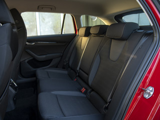 Škoda Octavia Škoda Octavia Combi 1.5 TSI MHEV Business Edition Plus | Matrix LED | Chrome pakket | Stoel-, Stuur- & voorruitverwarming | Navi 13inch | Elektr.trekhaak | El. achterklep m.sensor | ACC | - afbeelding nr 5