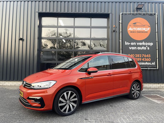 Volkswagen Touran 1.8 TSI 2X R-Line 7-Persoons AUT. PANORAMADAK|CARPLAY|TREKHAAK|CAMERA|SFEERVERLICHTING|LED KOPLAMPEN|STOELVERWARMING|ELEKTRISCHE KOFFERKLEP