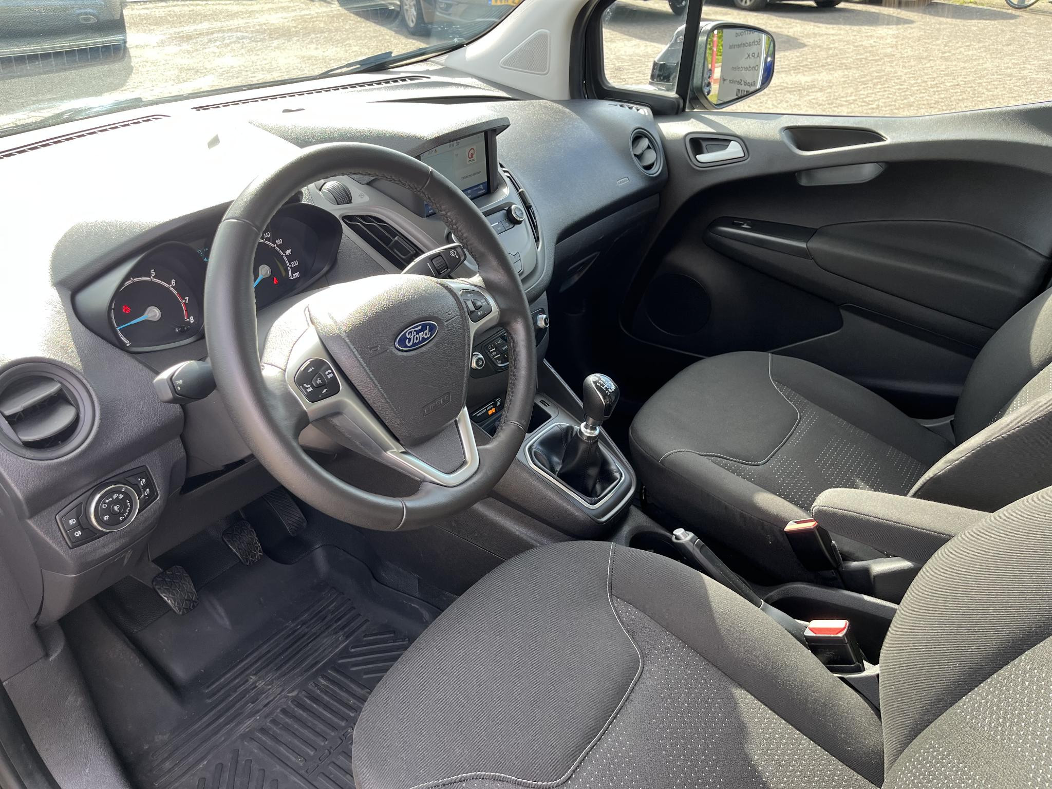 Hoofdafbeelding Ford Transit Courier