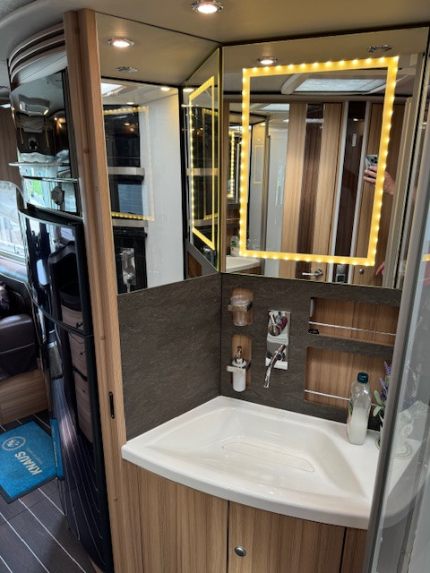 Hoofdafbeelding Knaus R03