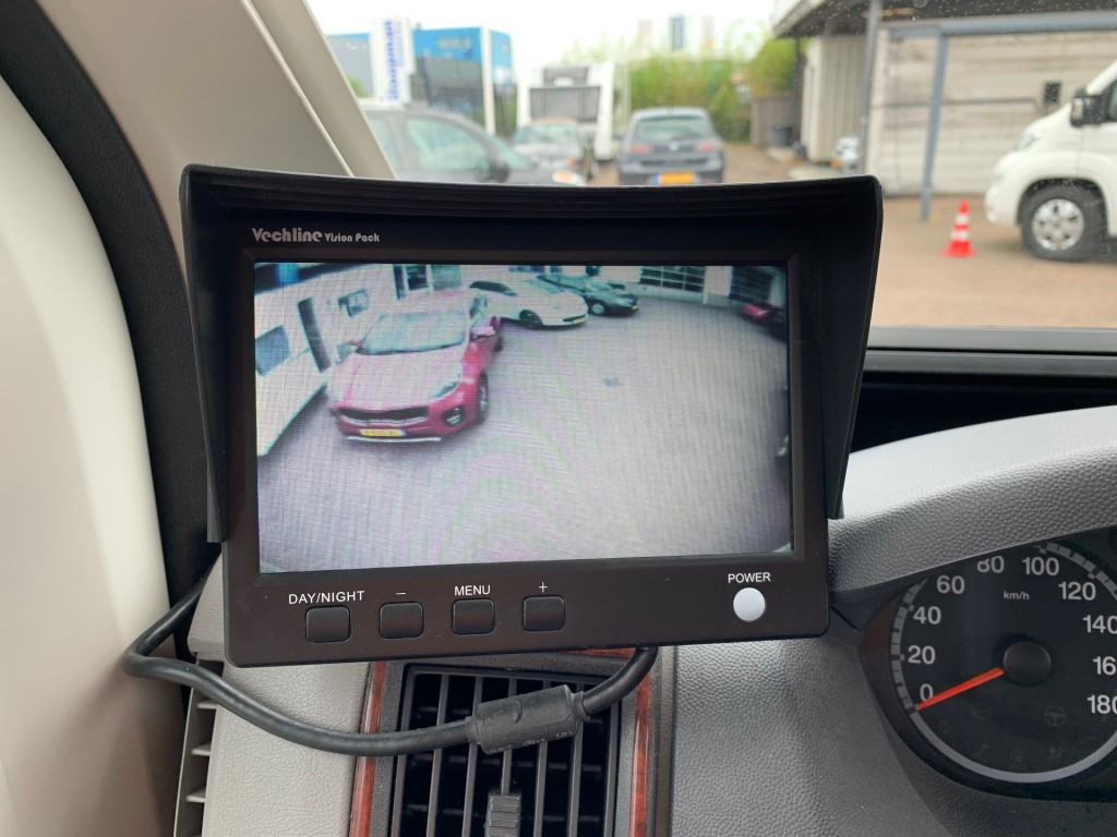 Hoofdafbeelding Roller Team T-line 255 Airco 6x Slaappl. 5 Gordels