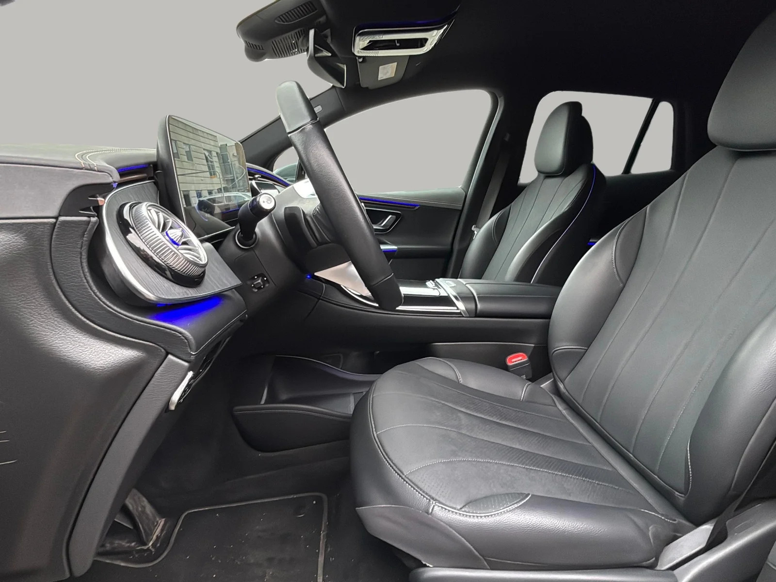 Mercedes-Benz-EQE-image-10