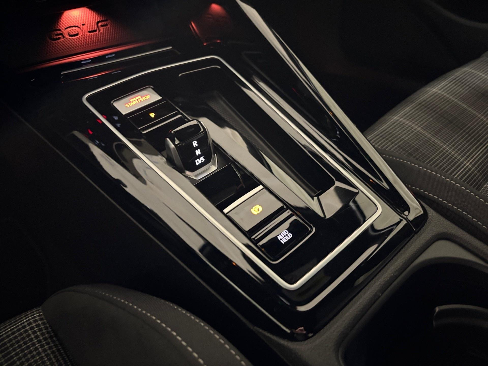 Volkswagen-Golf-image-9