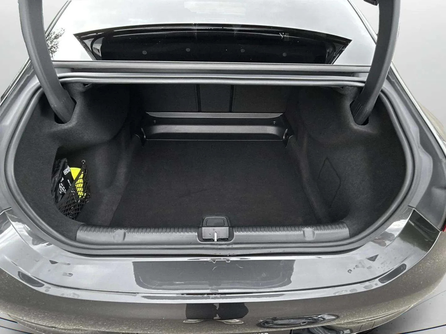 Mercedes-Benz-EQE-image-17